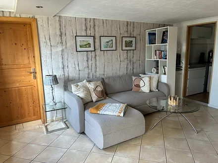 Wohnzimmer mit Blick zur Küche