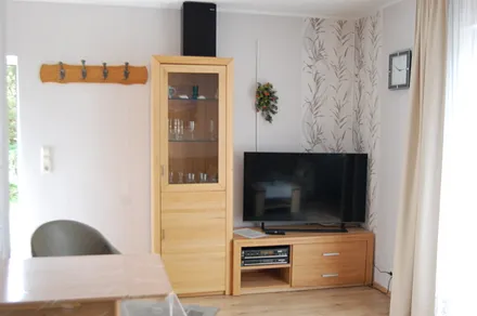 TV und Eingangsbereich