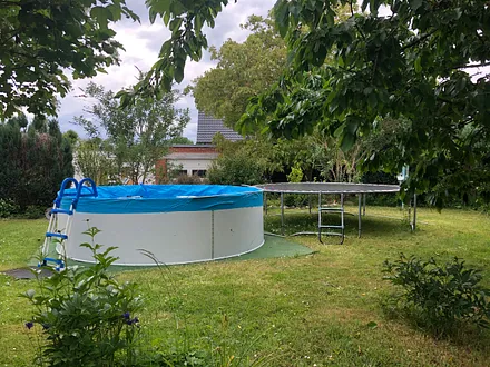 Pool und Trampolin 