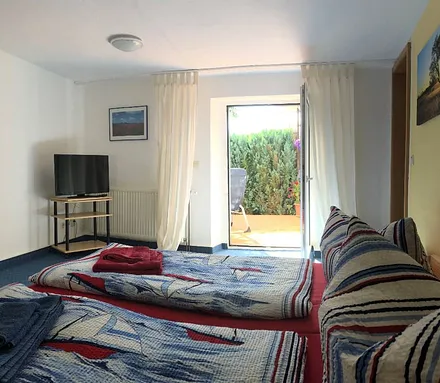 2. Schlafzimmer mit eigenem Bad und Dusche