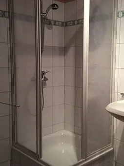 Bad mit Dusche 
