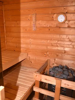 In der Finnischen Trockensauna den Alltag hinter sich lassen