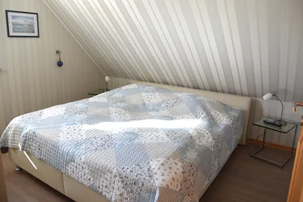 Schlafzimmer mit Doppelbett