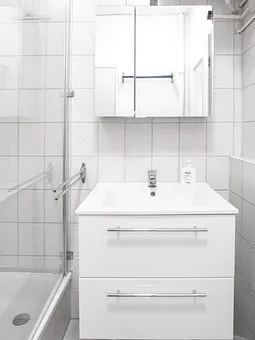 Villa See-Eck FeWo Erdgeschoss - Badezimmer mit Dusche/WC