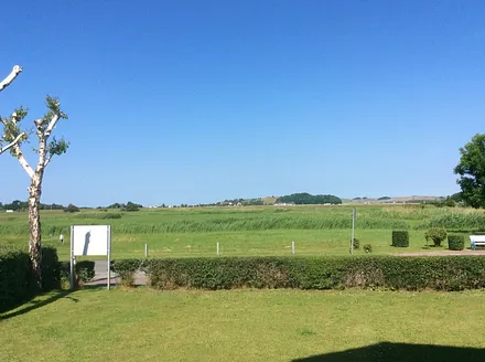 Blick vom Balkon über die Salzwiesen in Richtung Klein-Zicker