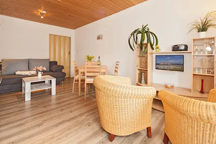 Gartenhaus der Villa See-Eck - Whg. Seestern (EG) - Wohnzimmer - Ansicht 2