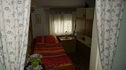 Wohnraum 2 für 1 Pers. schlafen