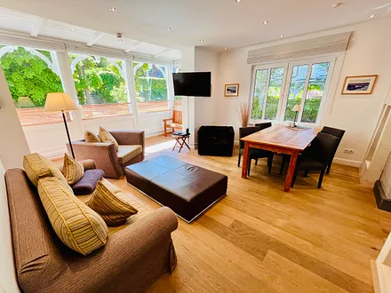 Gemütlicher Wohnbereich mit Essecke