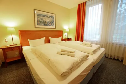 Schlafzimmer mit Doppelbett (200x220 cm)