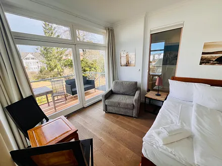 Schlafzimmer mit Blick ins Grüne