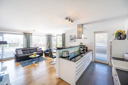 Blick in den Küchen- und Wohnbereich