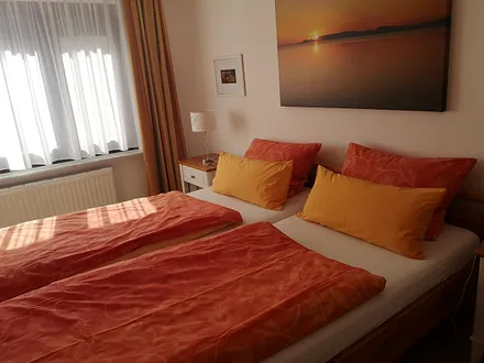 Schlafraum , ruhig gelegen und mit großem Fenster