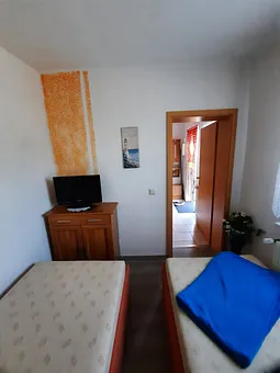 Schlafzimmer mit  Blick zur Küche