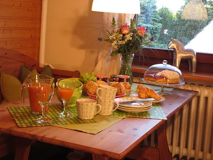 mit einem gemütlichen Frühstück den  Tag beginnen