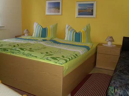 Schlafzimmer zur Parkseite.