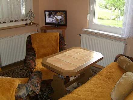 Fernsehecke mit Parkblick