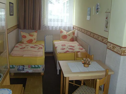 2. Schlafzimmer mit separatem WC