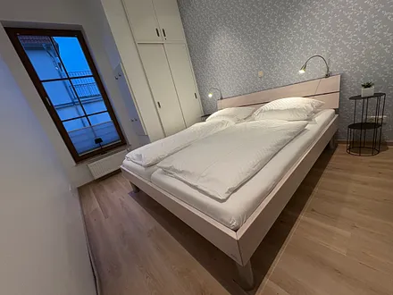 Schlafzimmer 1