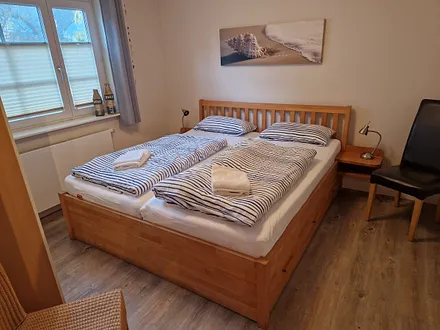 Schlafzimmer 1 mit TV