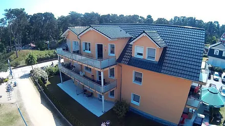 die gemühtliche Terrasse der Wohnung Seestern