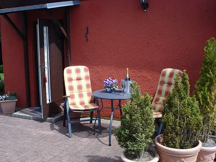 Bungalow LOTTE Eingang und Terasse