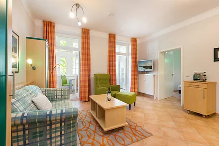 Hier der Blick Richtung Wintergarten mit Eßplatz. 