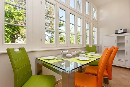 ... bietet viel Platz zum Essen und Klönen.