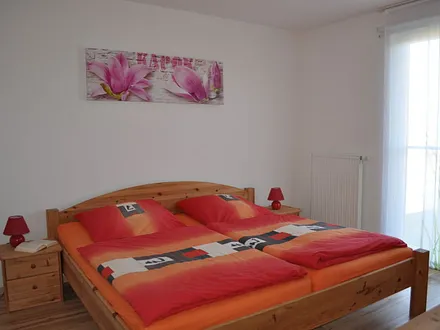 Grosses Doppelbett in Schlafzimmer 1 !