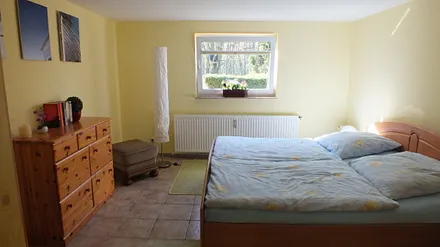 Schlafzimmer mit Doppelbett