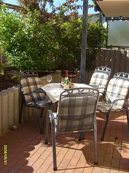 Sitzmöbel auf der Südwestterrasse aufgestellt