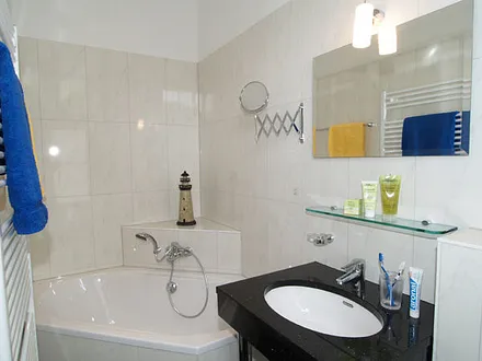 Badezimmer mit Badewanne