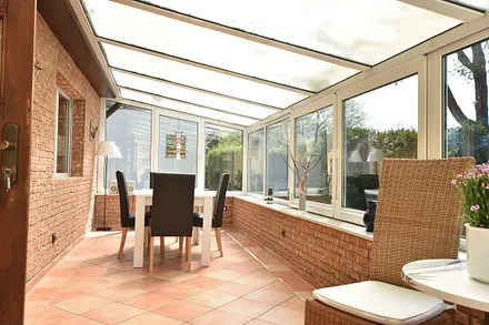 Wintergarten mit genügend Platz zum Wohlfühlen 