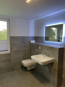 Bad mit Dusche (Sanierung 2025)