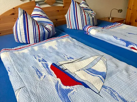 1. Schlafzimmer  mit Doppelbett