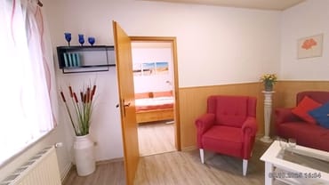 Wohnbereich, Blick in das Schlafzimmer