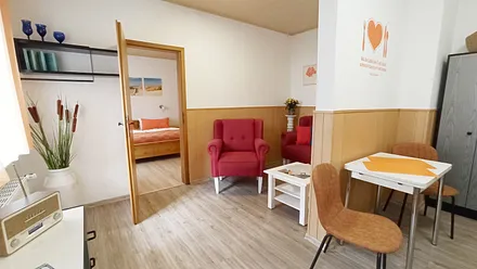 Wohnbereich, Blick in das Schlafzimmer