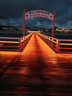 die Seebrücke bei Nacht