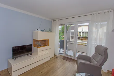 Wohnzimmer, Internetradio, Fernseher mit Prime, Dazn, Netflix (alle mit eigenen Zugangsdaten)