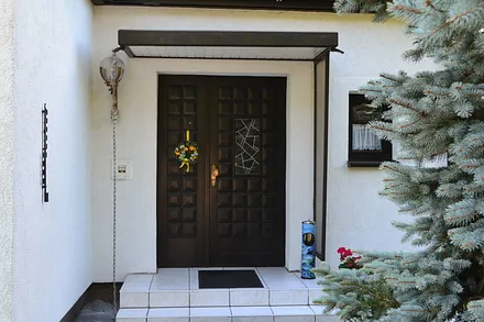 FeWo I - Eingang zum Wohnhaus