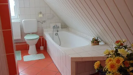 FeWo I - Bad mit Wannenbad und Dusche