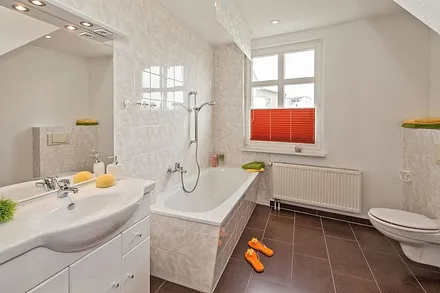 großzügiges Badezimmer