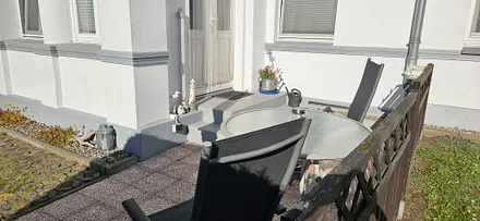 Terrasse  und der Eingang zur Wohnung 