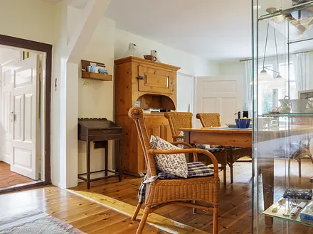 Esszimmer mit Kamin und TV