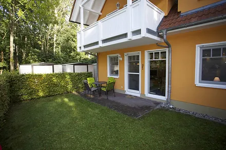 Haus Rückseite mit Terrasse