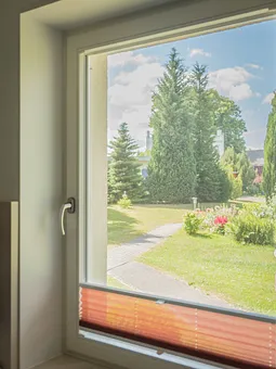 Blick aus dem Küchenfenster Richtung Parkplatz