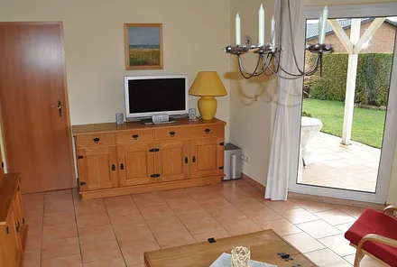 Wohnzimmer mit Blick in Garten