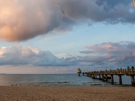 Seebrücke mit Tauchgondel