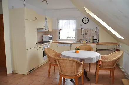 Küche mit Essbereich