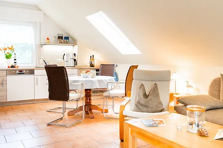 Wohnzimmer mit Blick zur Küche