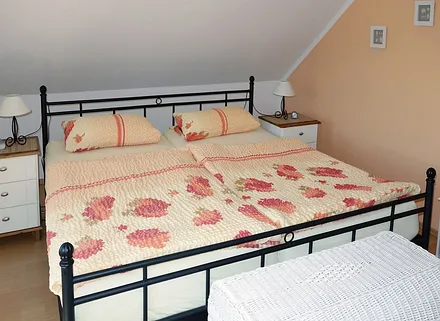 Schlafzimmer / Doppelbett (Liegefläche: 190cm x 200cm)